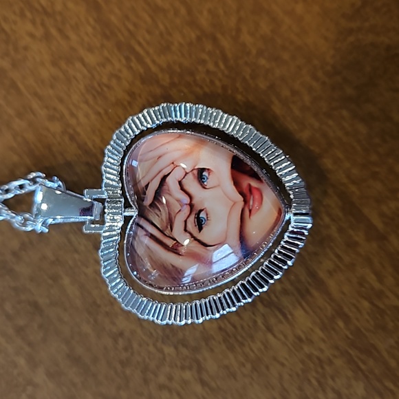 NWOT Rotating Heart Taylor Swift Inspired Necklace - Picture 2 of 5